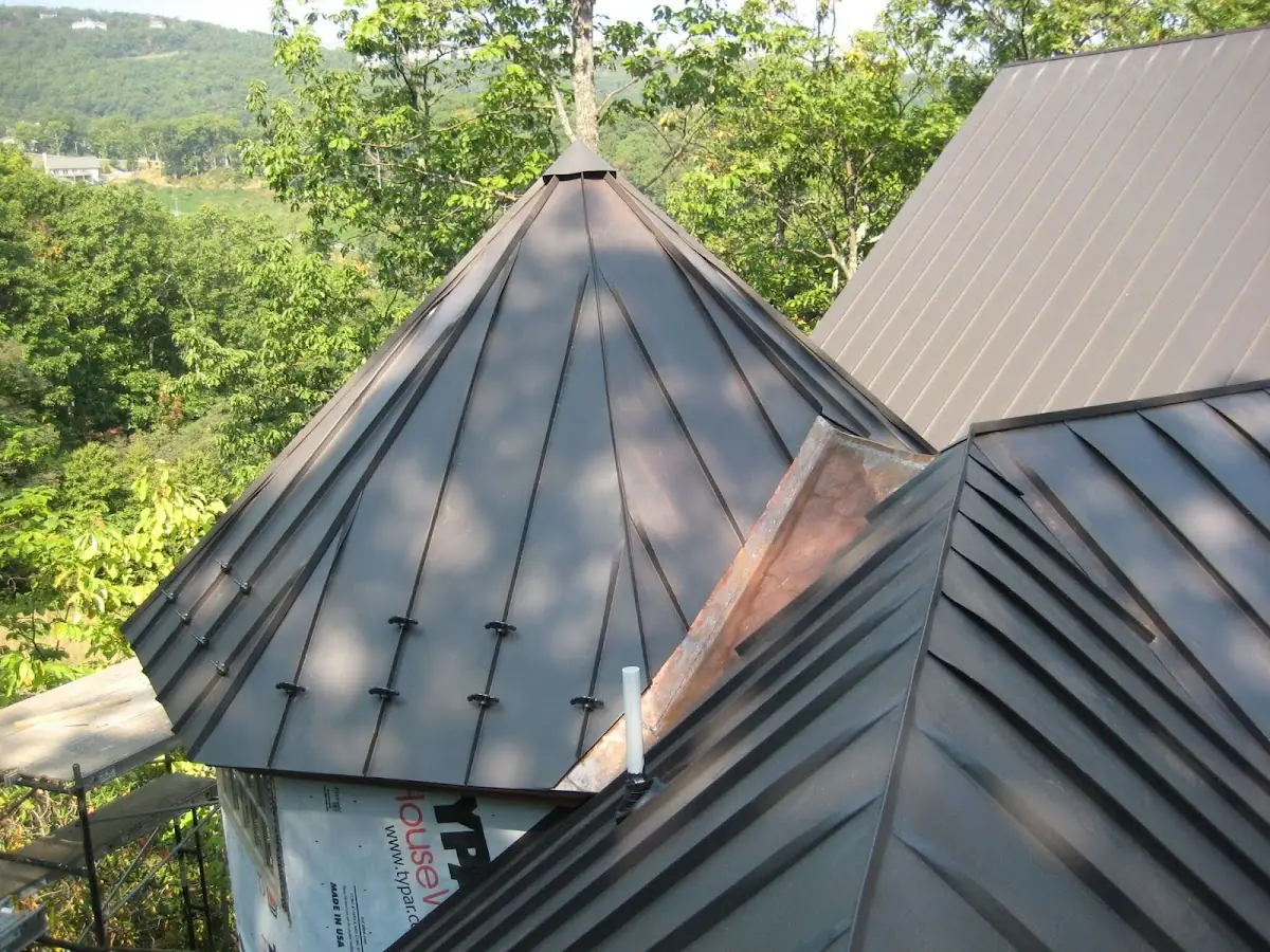 Professional Roof Tarp Installation by Craftsman Roofing in Fashion District